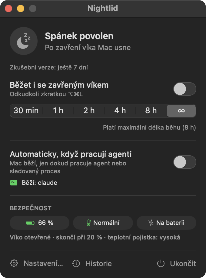Nabídka Nightlidu: Spánek povolen; přepínač Běžet i se zavřeným víkem (⌥⌘L), tlačítka časovače od 30 minut do 8 hodin nebo bez omezení, přepínač Automaticky, když pracují agenti (běží claude), a stav pojistek: baterie 67 %, teplota normální, na baterii.